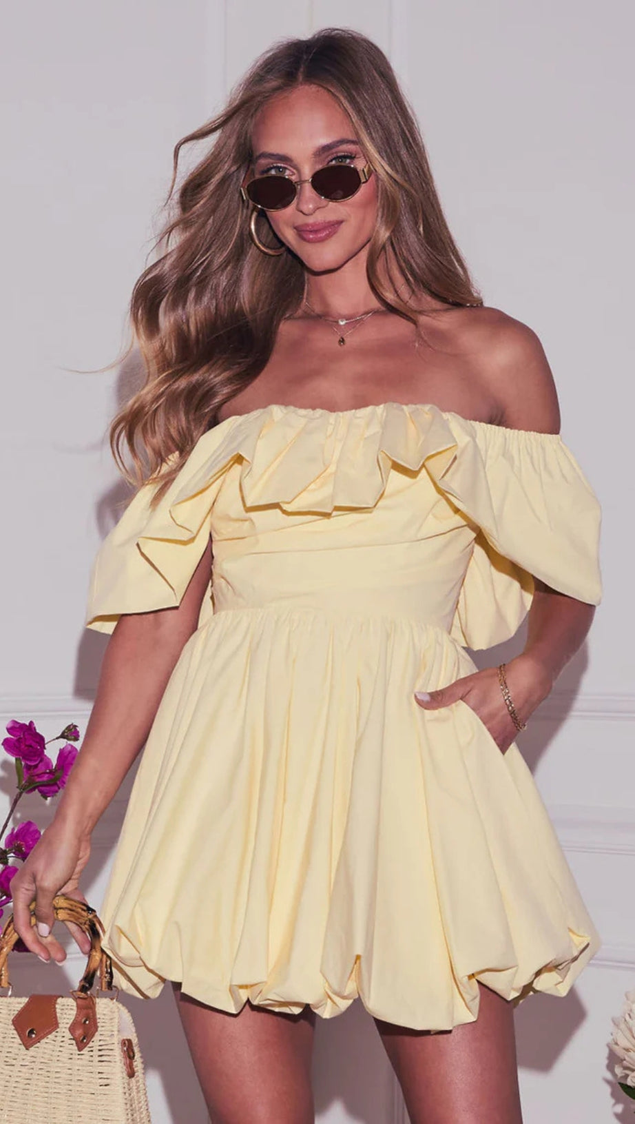 MINI ABITO A VOLANT CON SPALLE SCOPERTE E GONFIORE GIALLO