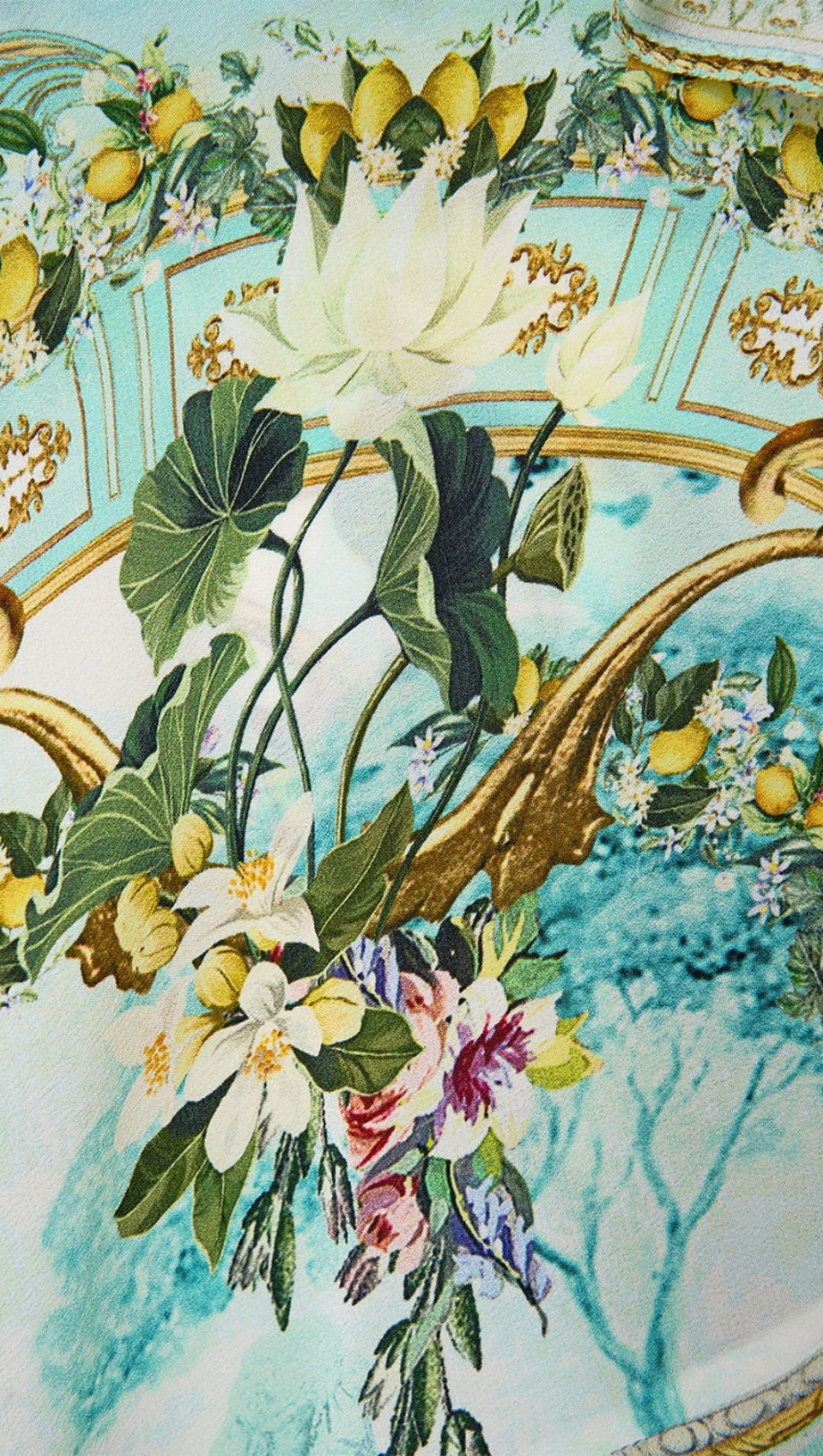 ABITO LUNGO IN SETA CON SCOLLO A V, ORLO IRREGOLARE, STAMPATO MULTICOLORE VERDE