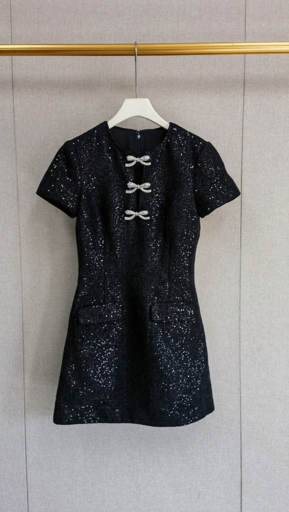 ABITO CORTO IN TWEED CON PAILLETTES E FIOCCO NERO JANICE