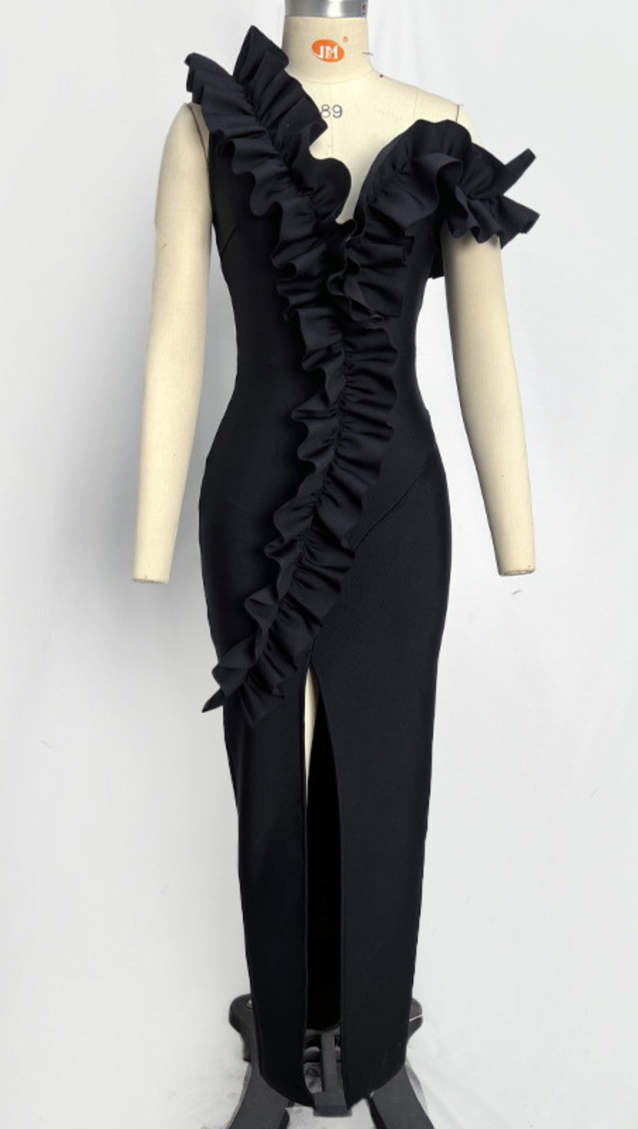 One-Shoulder-Midikleid mit Rüschenbesatz und Schlitz in Schwarz