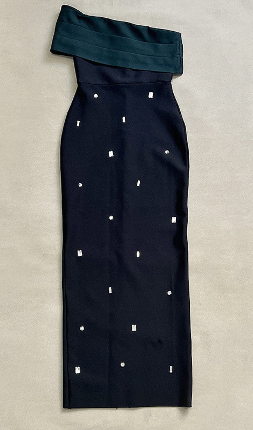 ABITO MIDI CON SPALLE SCOPERTE E STRASS, VERDE