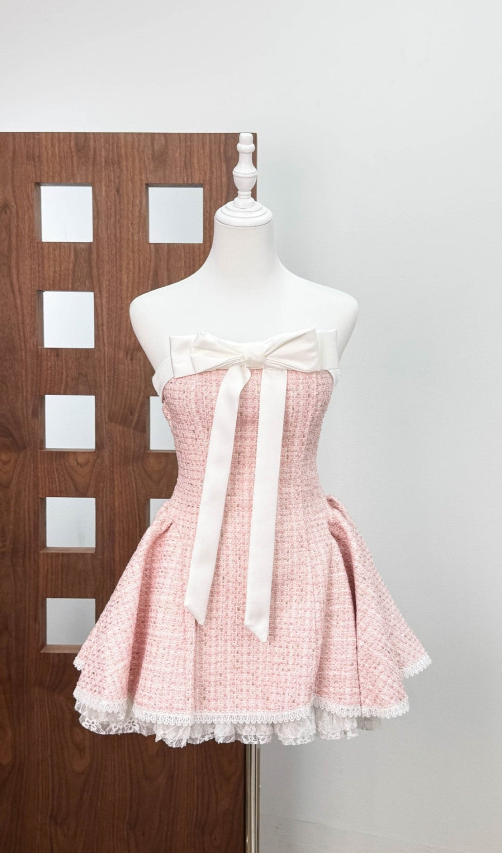 AIIZIE BOW WOVEN LACE TUBE TOP MINI DRESS IN PINK - product image