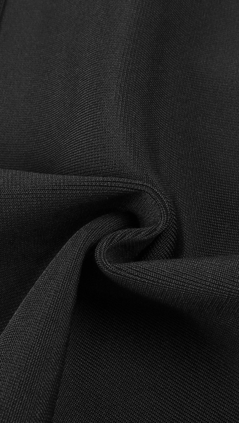 Figurbetontes Kleid mit überkreuzten Trägern und Cut-Outs in Schwarz