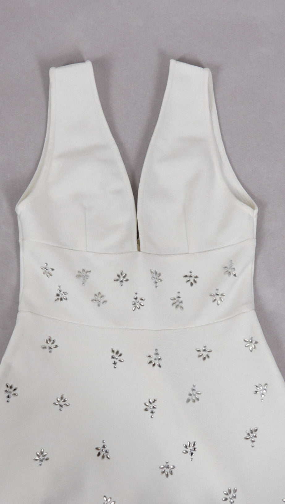 LILY DIAMOND V-NECK MIDI DRESS IN WHITE