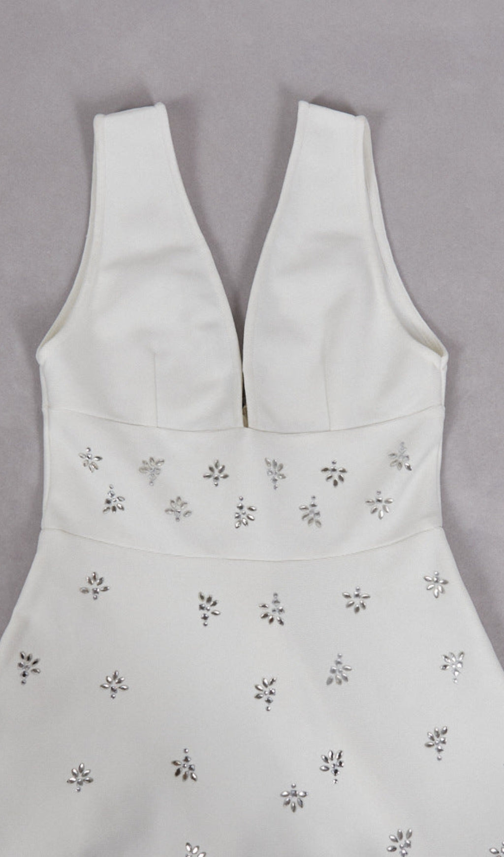 AIIZIE LILY DIAMOND V-NECK MIDI DRESS IN WHITE - product image