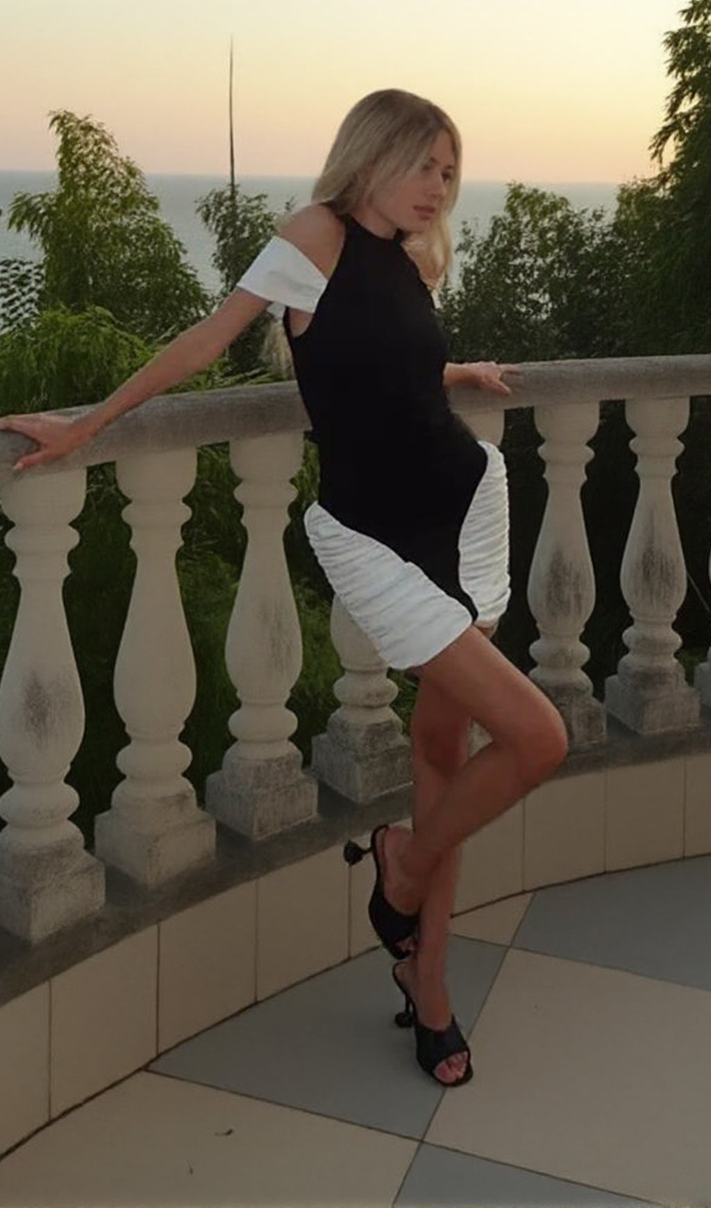 AIIZIE BLACK-WHITE PANEL SLEEVELESS GATHERED HALTER MINI DRESS - product image