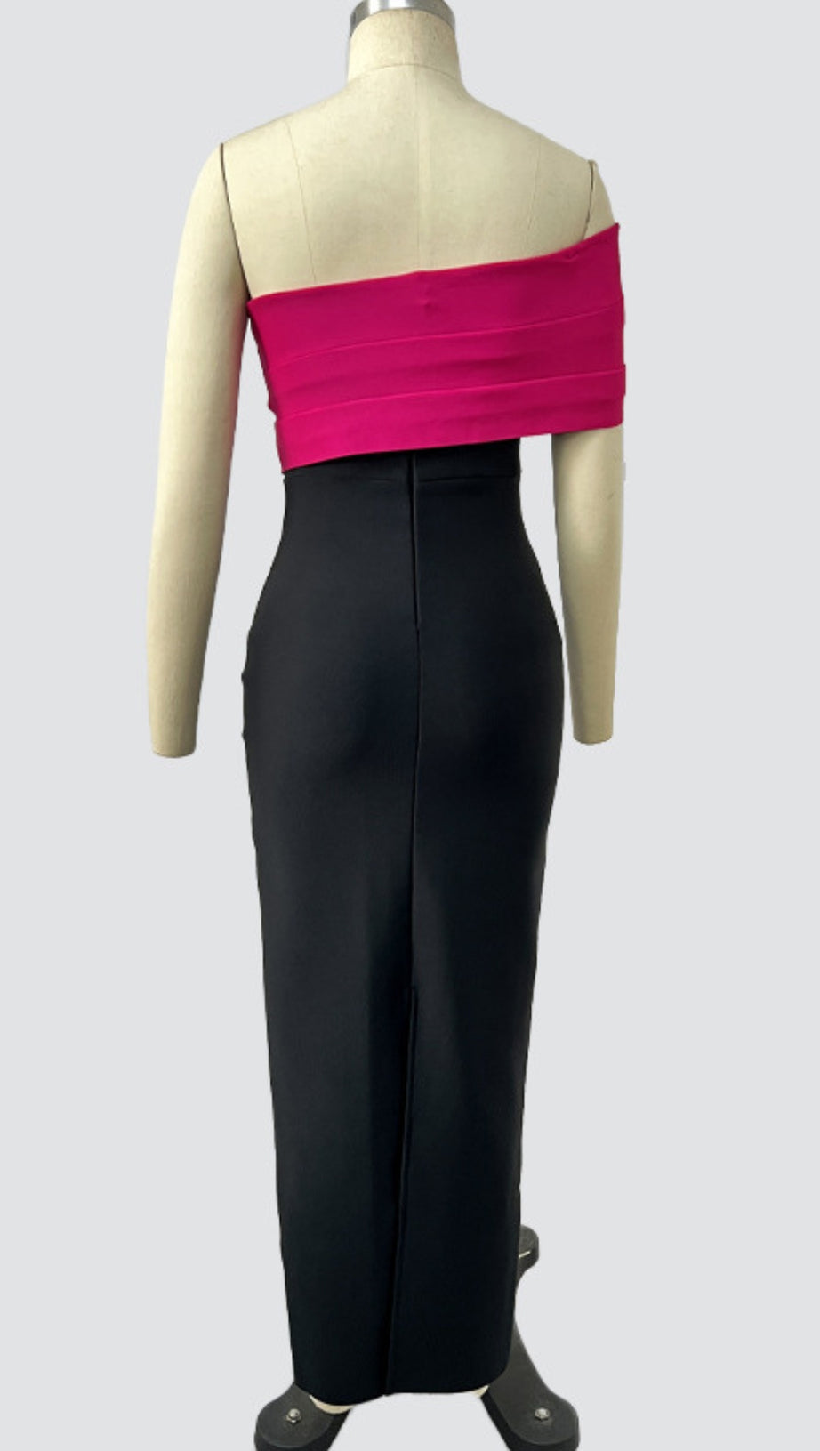 ABITO MIDI CON SPALLE SCOPERTE E STRASS, COLOR ROSSO ROSA