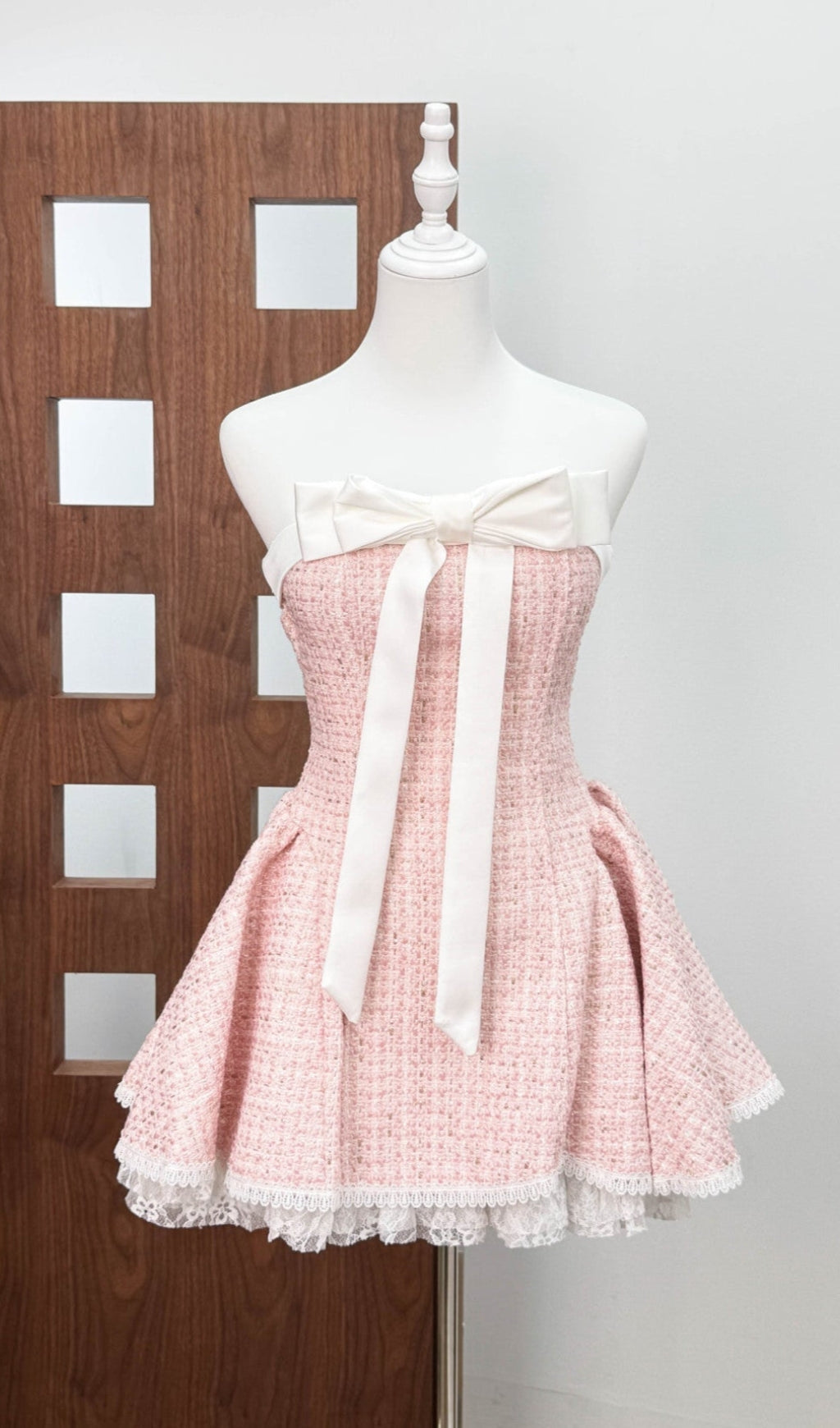 AIIZIE BOW WOVEN LACE TUBE TOP MINI DRESS IN PINK - product image