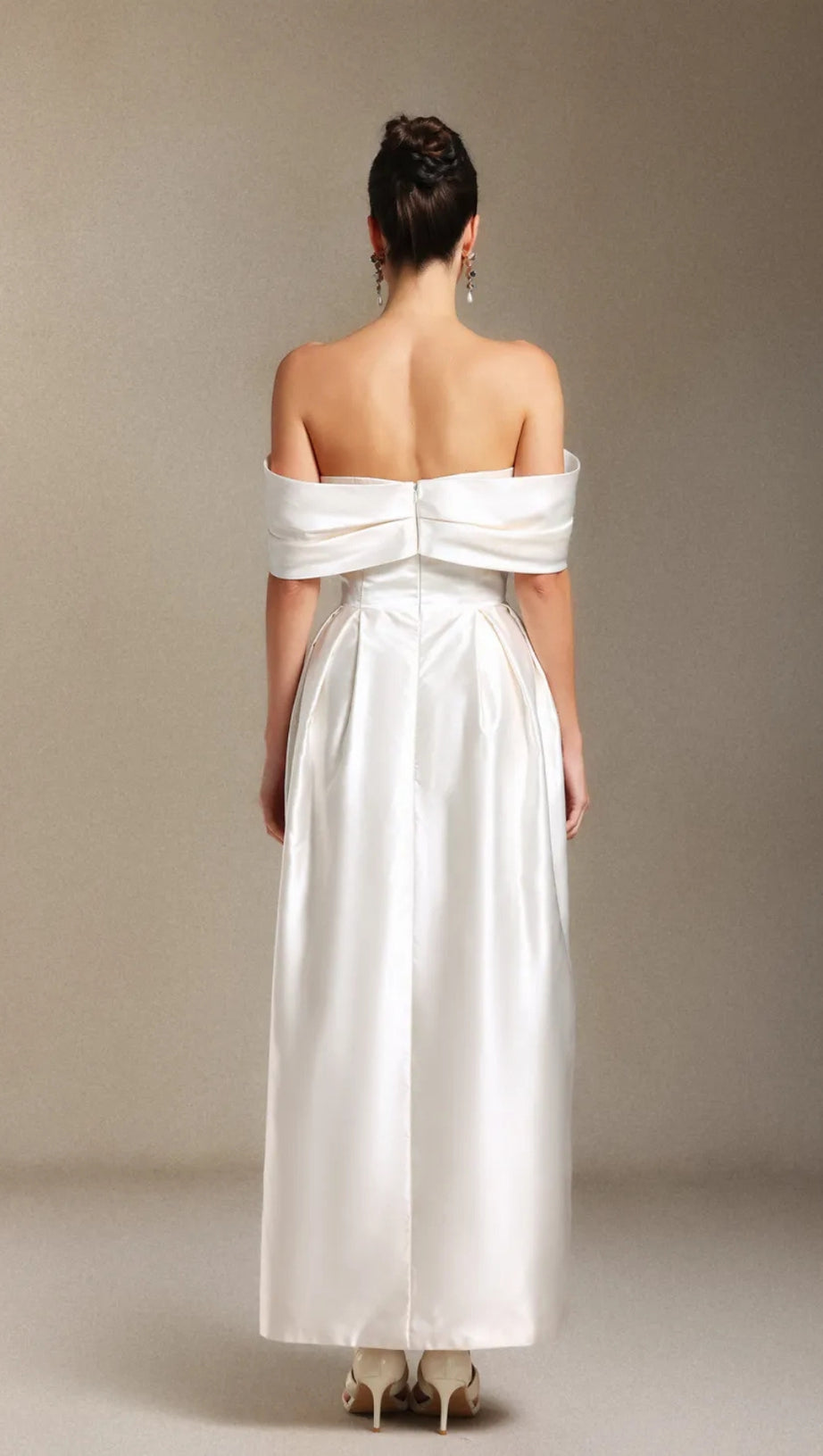 DONNA BARE SHOULDERS FLOWER CYLINDER MAXI DRESS IN WHITE