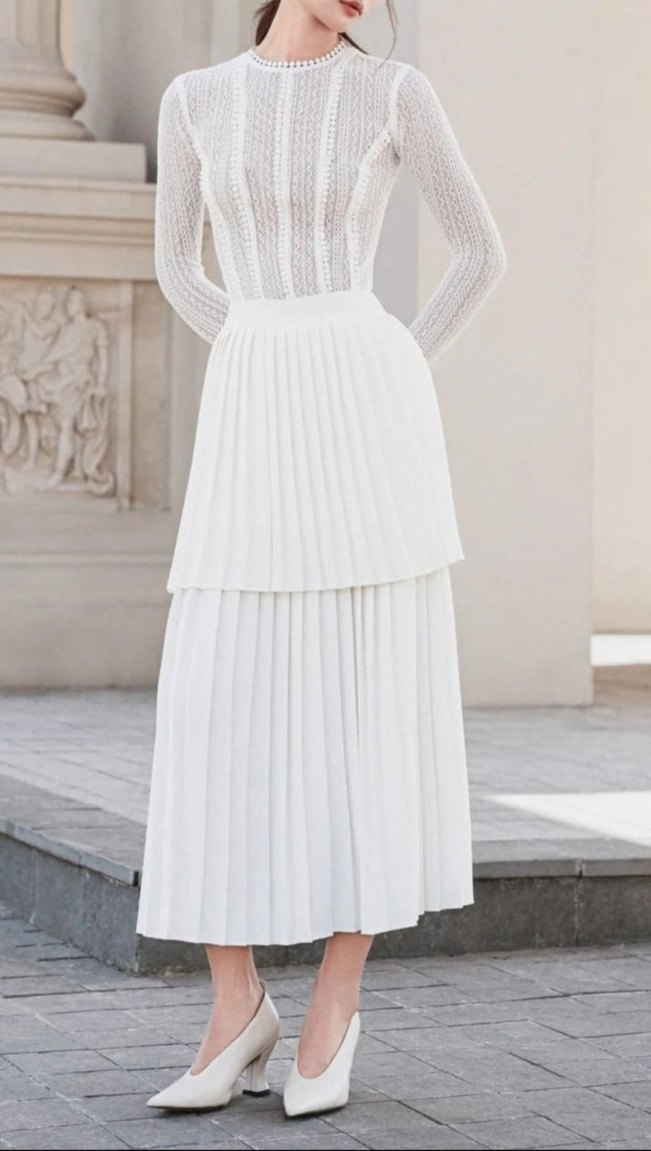 SLEEVELESS PLEATED LAYER SKIRT SUIT IN WHITE