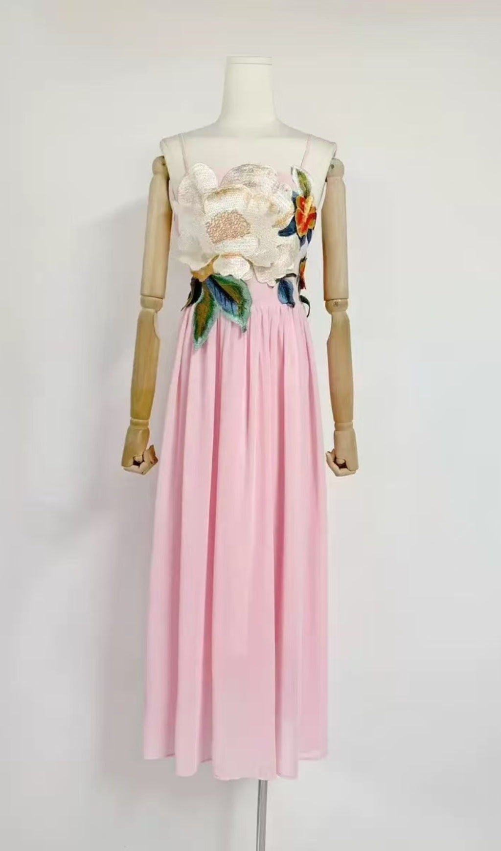 JOANN APPLIQUÉ CAMELLIA FLORAL MAXI DRESS IN PINK