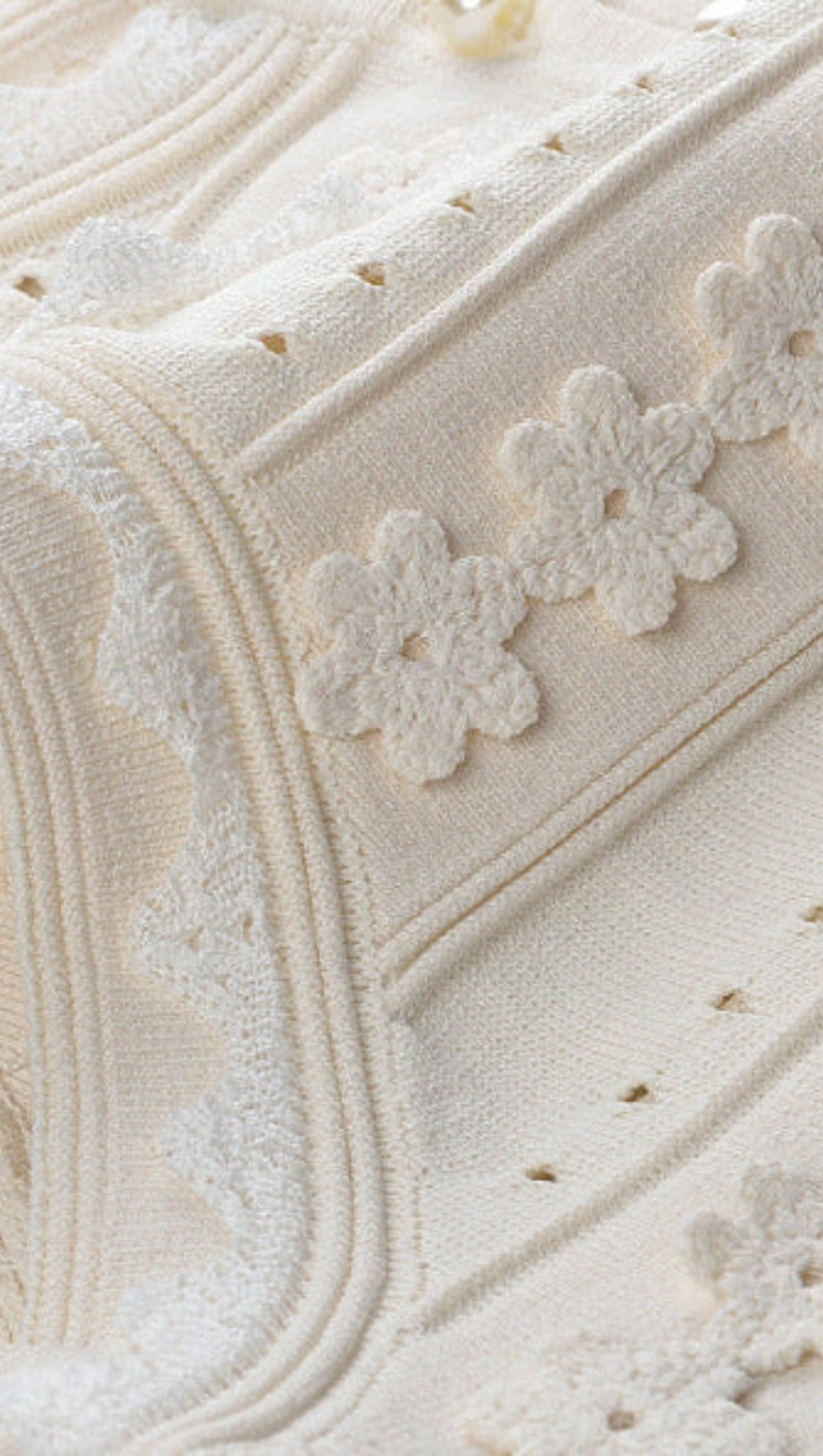 Strickrock mit Häkelbesatz in Ecru