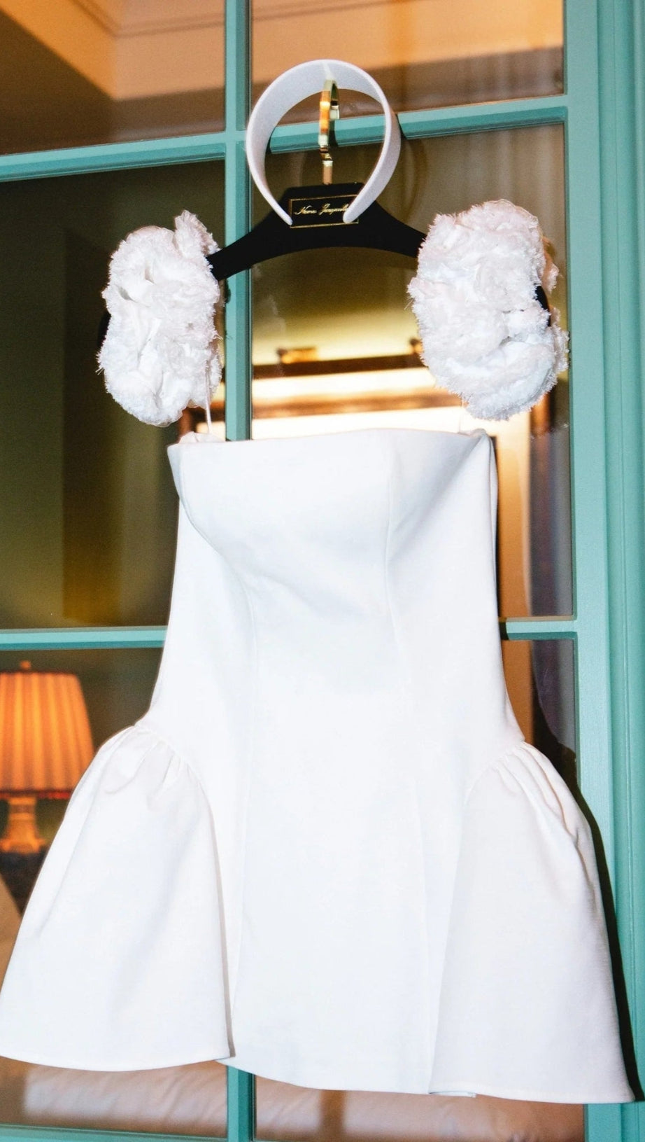 SHERRY FLOWER STRAPLESS PUFFY MINI DRESS IN WHITE