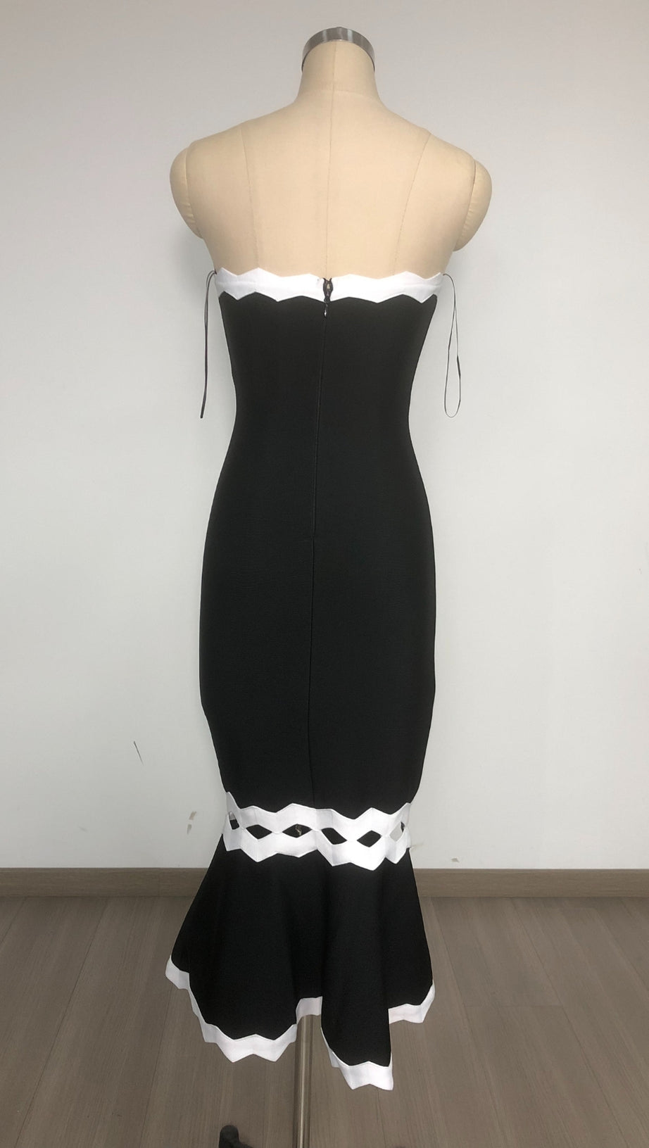 FISHTAIL LACE SLIT TUBE TOP MIDI DRESS IN BLACK