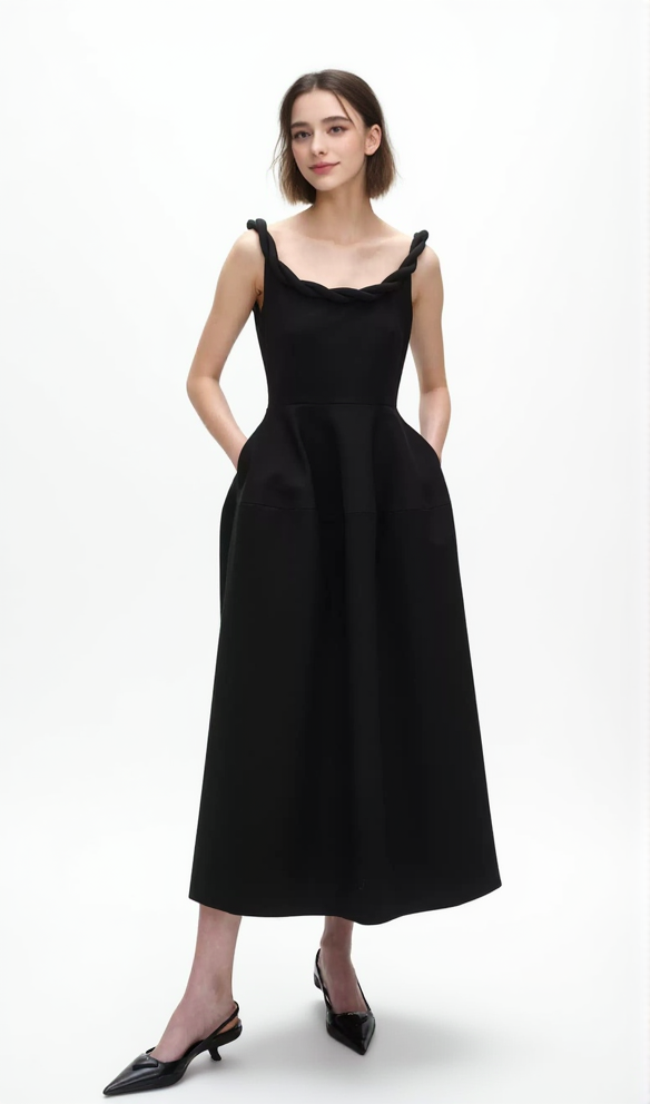 Monica – Midikleid mit geflochtenen Schulterträgern in Schwarz