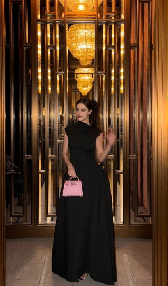 AIIZIE SKATER MAXI DRESS BLACK - product image