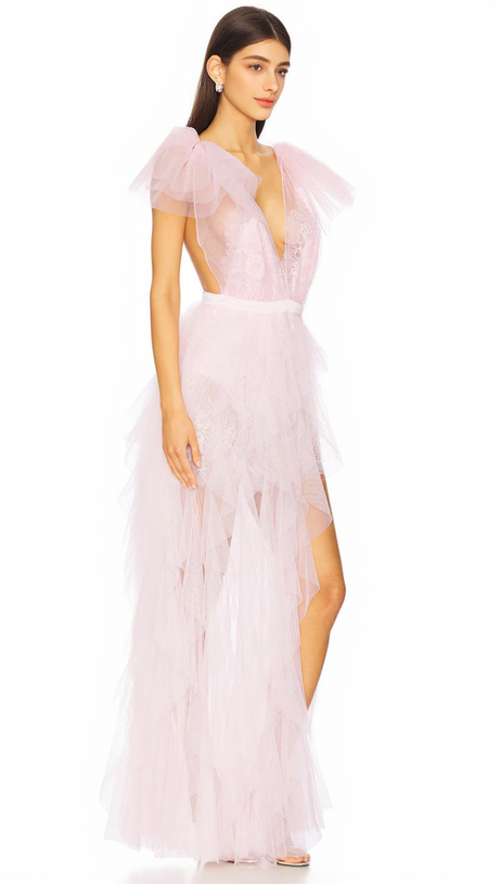 Rüschentüll über einem Minikleid aus geblümter Spitze in Rosa 