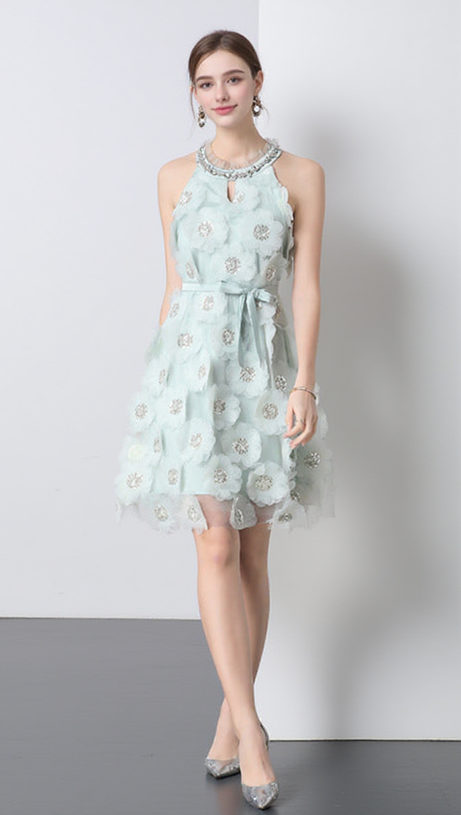 Chloe – Minikleid mit Strass und 3D-Blumen in Mintgrün