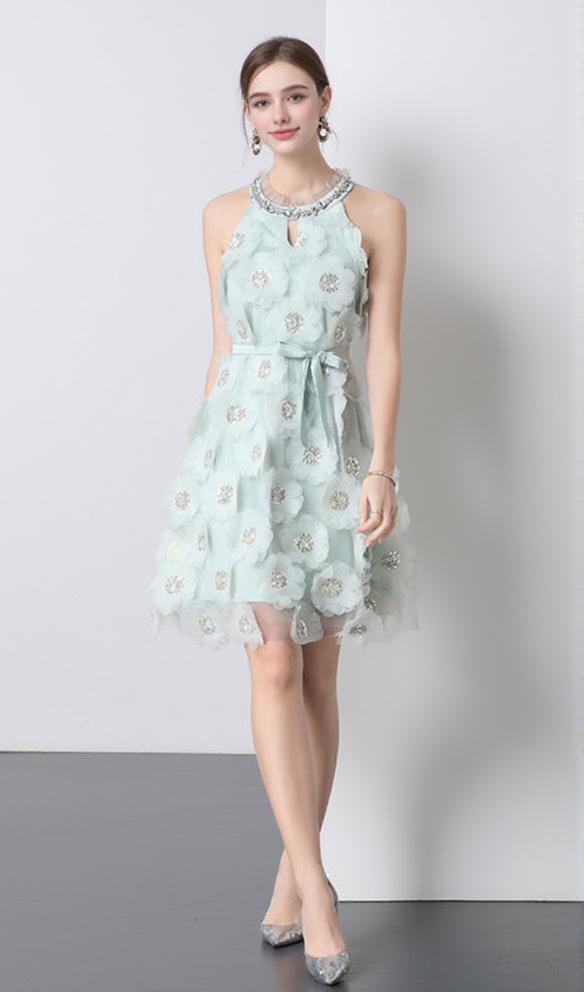 Chloe – Minikleid mit Strass und 3D-Blumen in Mintgrün
