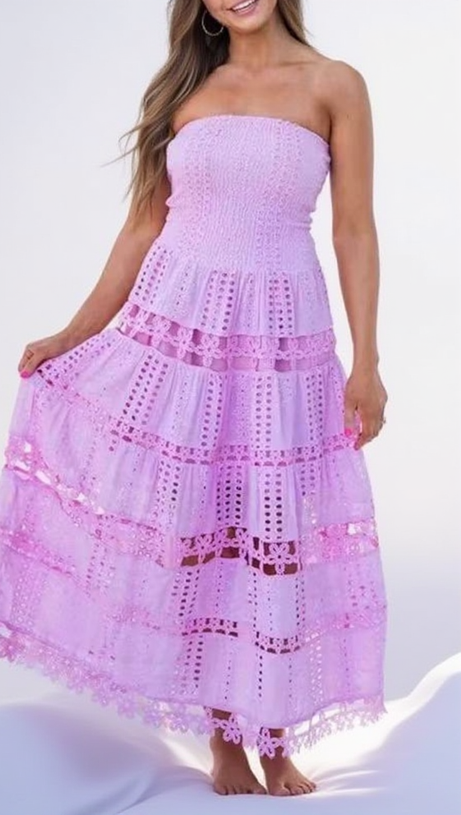 Neckholder-Maxikleid mit elastischer Brustpartie und Patchwork-Spitze in Rosa 