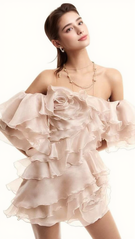 Delia – Minikleid mit Rüschenverzierung in Beige