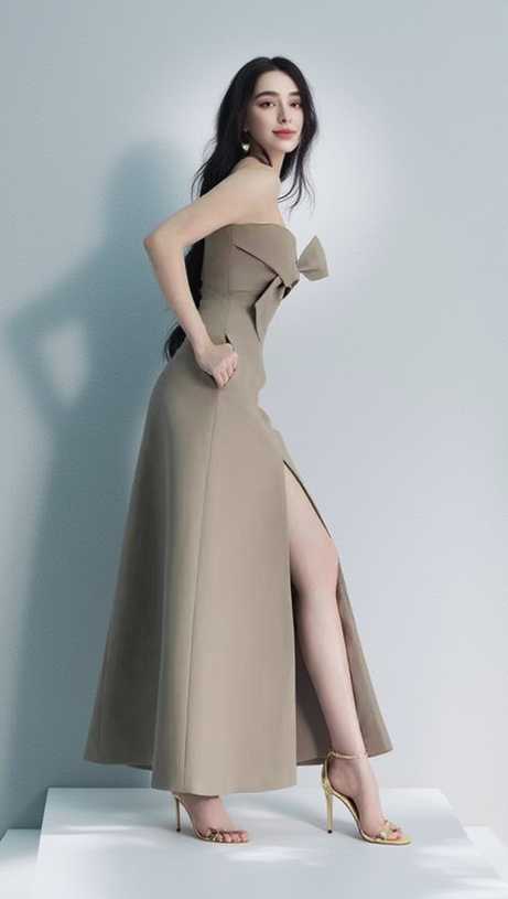 Alberta – Trägerloses Midikleid mit Schleife und Schlitz in Graugrün