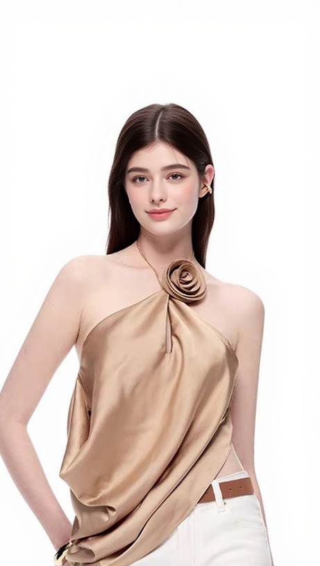 Neckholder-Top aus Satin mit Wasserfallausschnitt in Gold