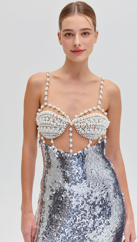 ABITO DA SERA CON PAILLETTES ARGENTO PERLATO E SCOLLO ALL'AMERICANA