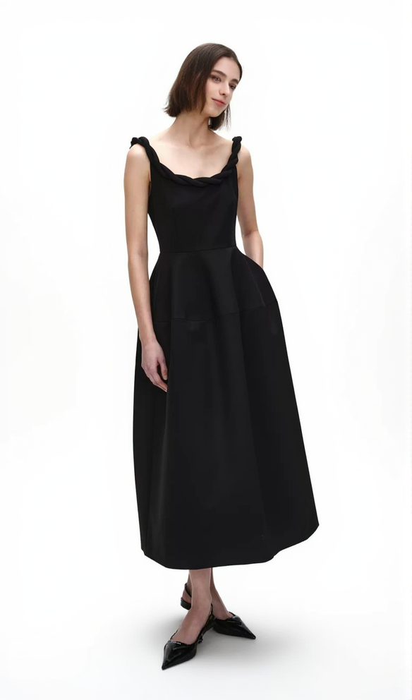 Monica – Midikleid mit geflochtenen Schulterträgern in Schwarz