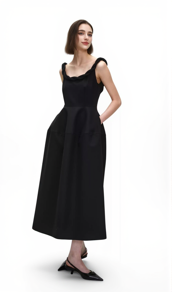 Monica – Midikleid mit geflochtenen Schulterträgern in Schwarz