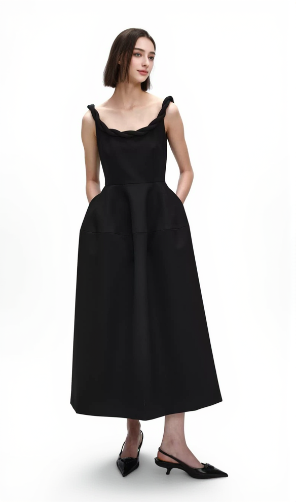 Monica – Midikleid mit geflochtenen Schulterträgern in Schwarz